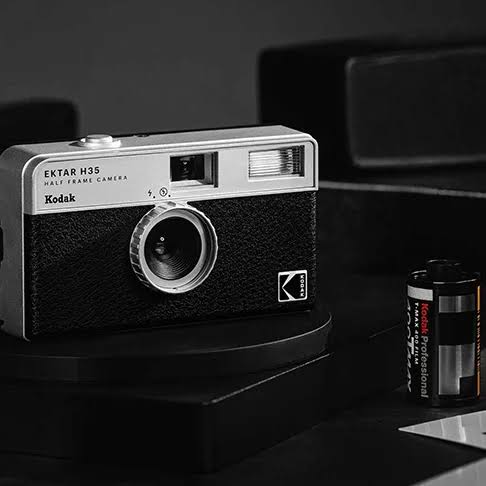 Ektar H35 Half Frame 35mm Camera - Black